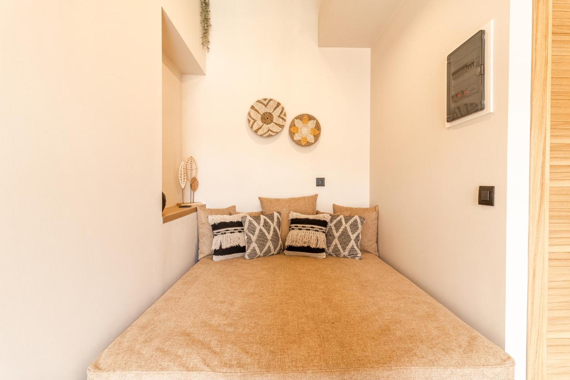 Adorno Private Suites Only Adults & Kids 12 Plus Vrasná エクステリア 写真