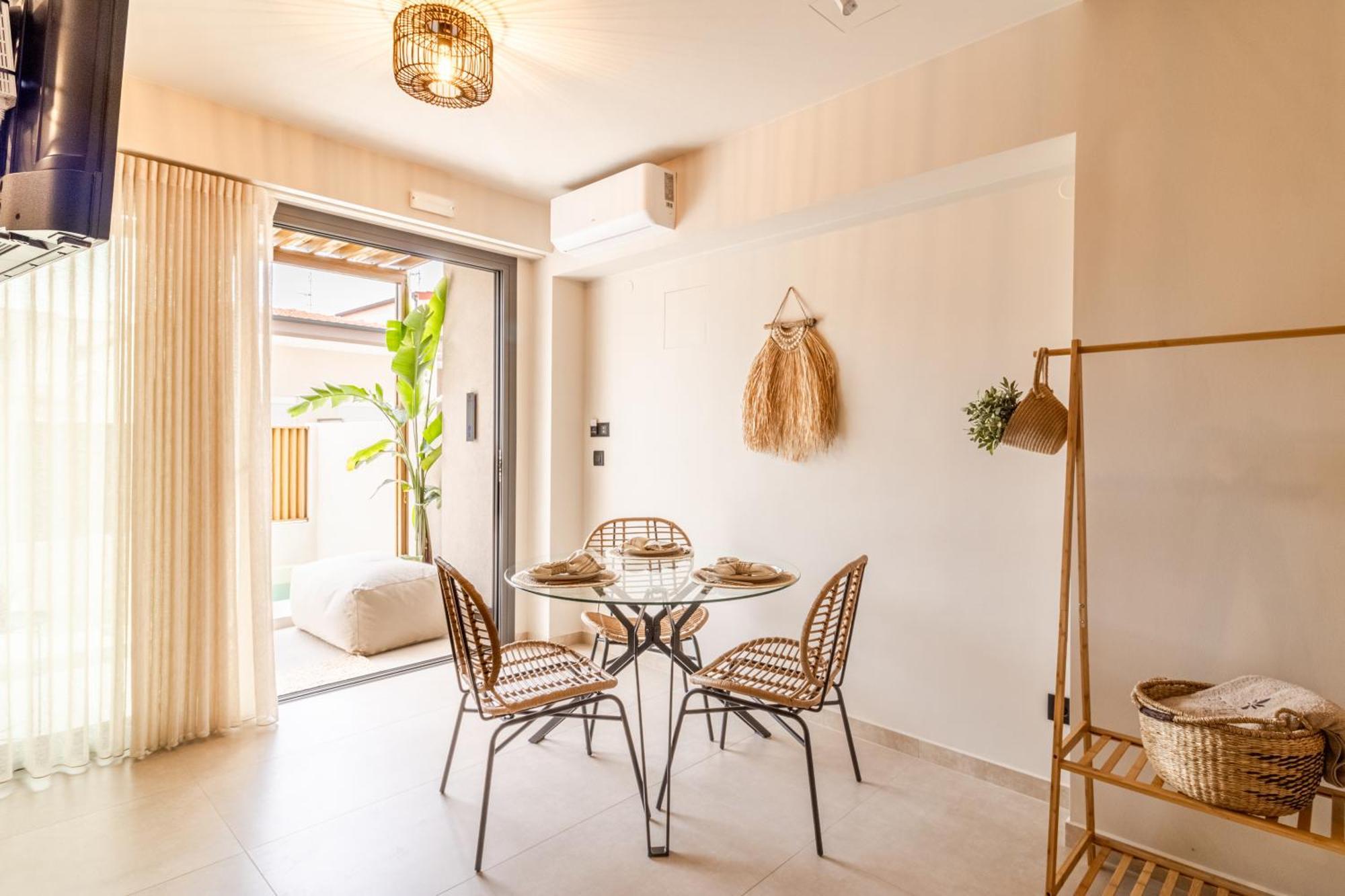 Adorno Private Suites Only Adults & Kids 12 Plus Vrasná エクステリア 写真