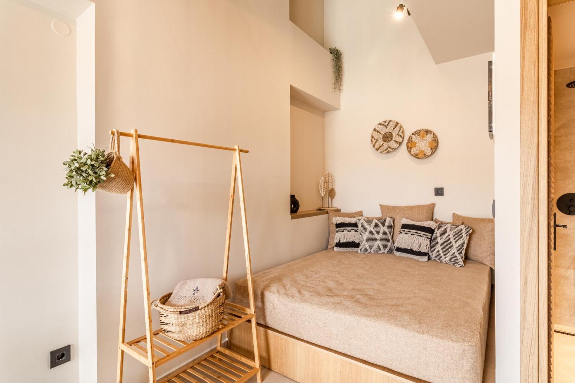 Adorno Private Suites Only Adults & Kids 12 Plus Vrasná エクステリア 写真