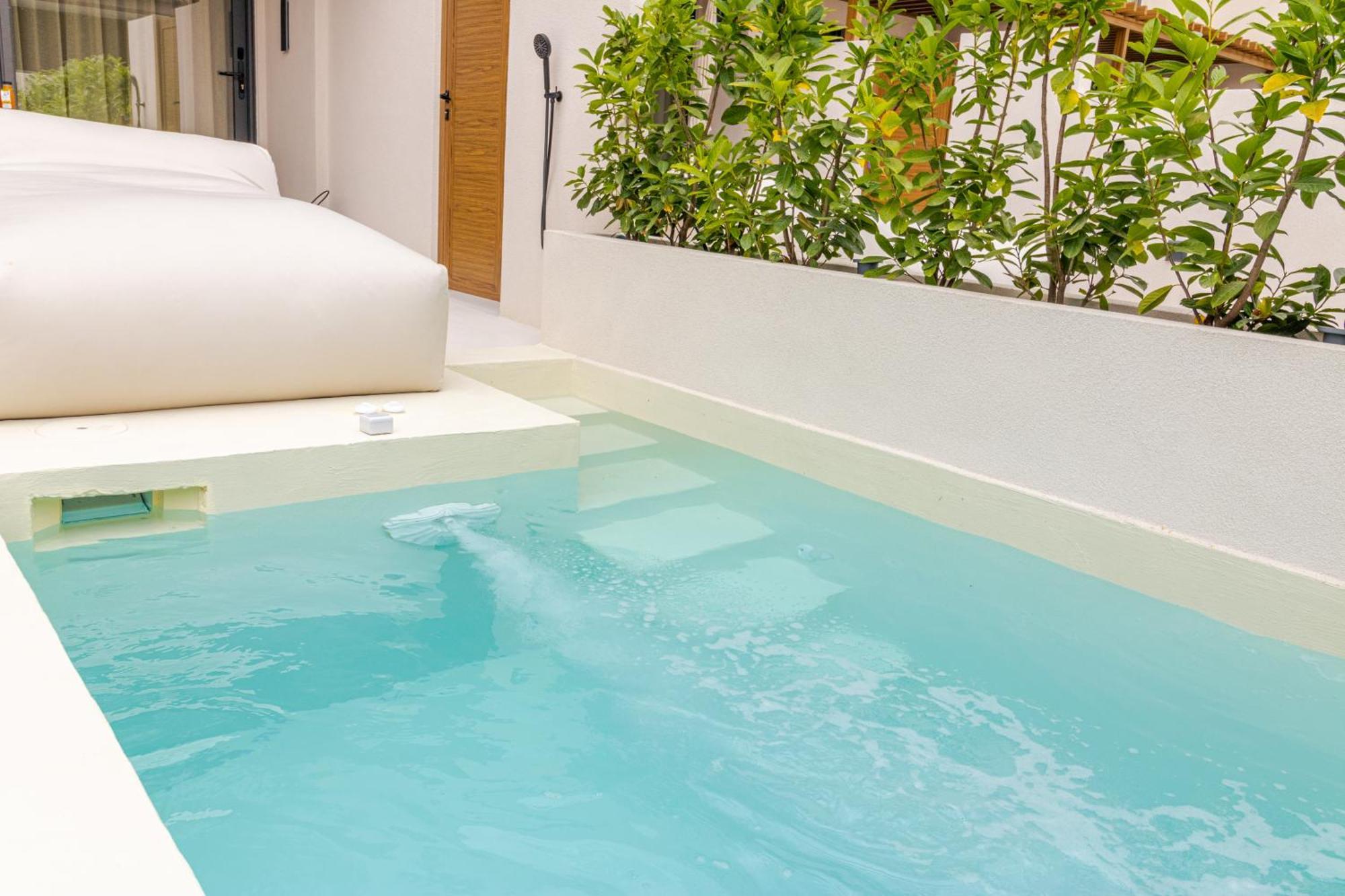 Adorno Private Suites Only Adults & Kids 12 Plus Vrasná エクステリア 写真