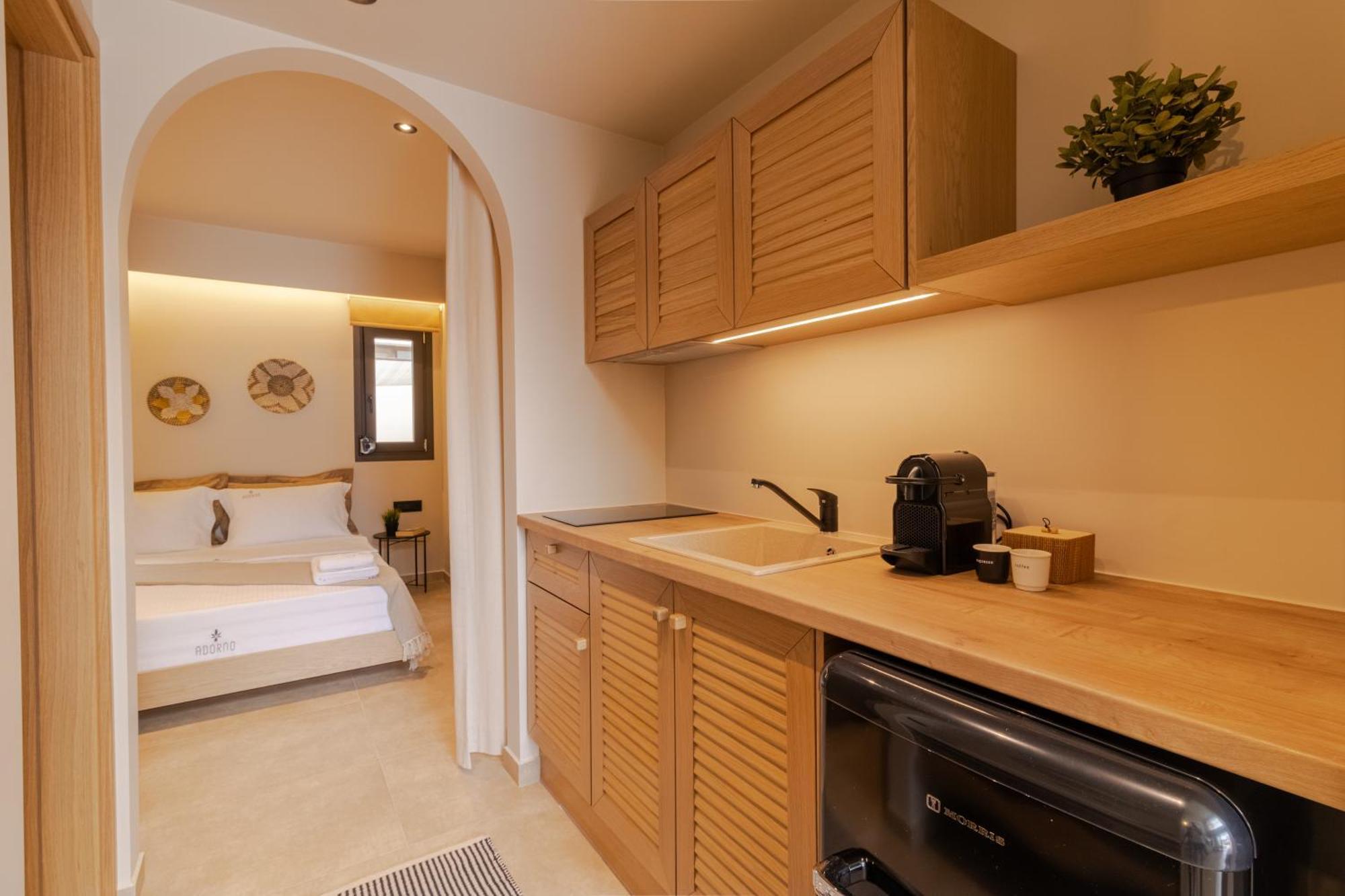 Adorno Private Suites Only Adults & Kids 12 Plus Vrasná エクステリア 写真
