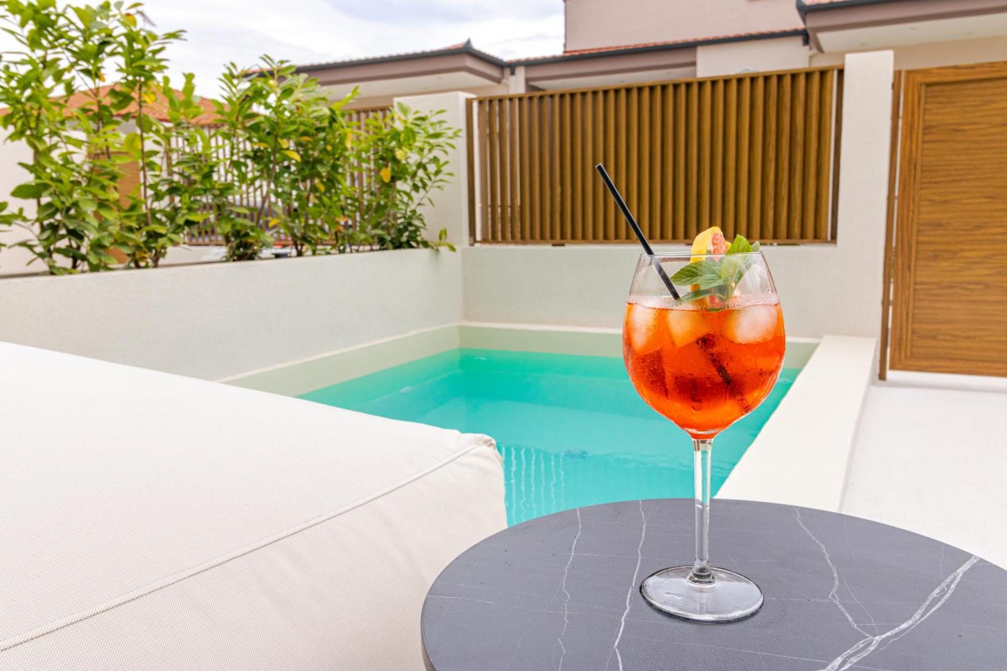 Adorno Private Suites Only Adults & Kids 12 Plus Vrasná エクステリア 写真