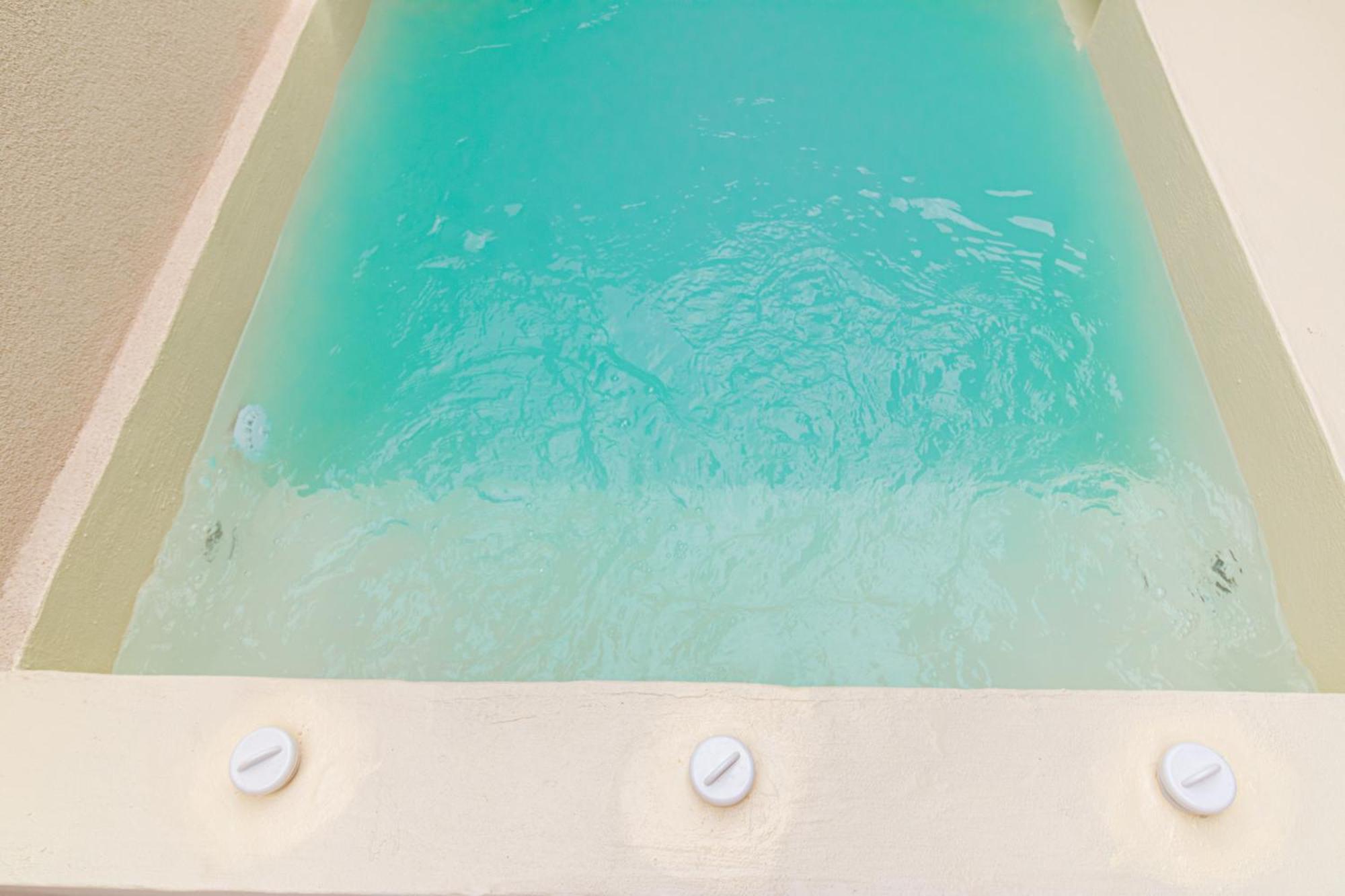 Adorno Private Suites Only Adults & Kids 12 Plus Vrasná エクステリア 写真