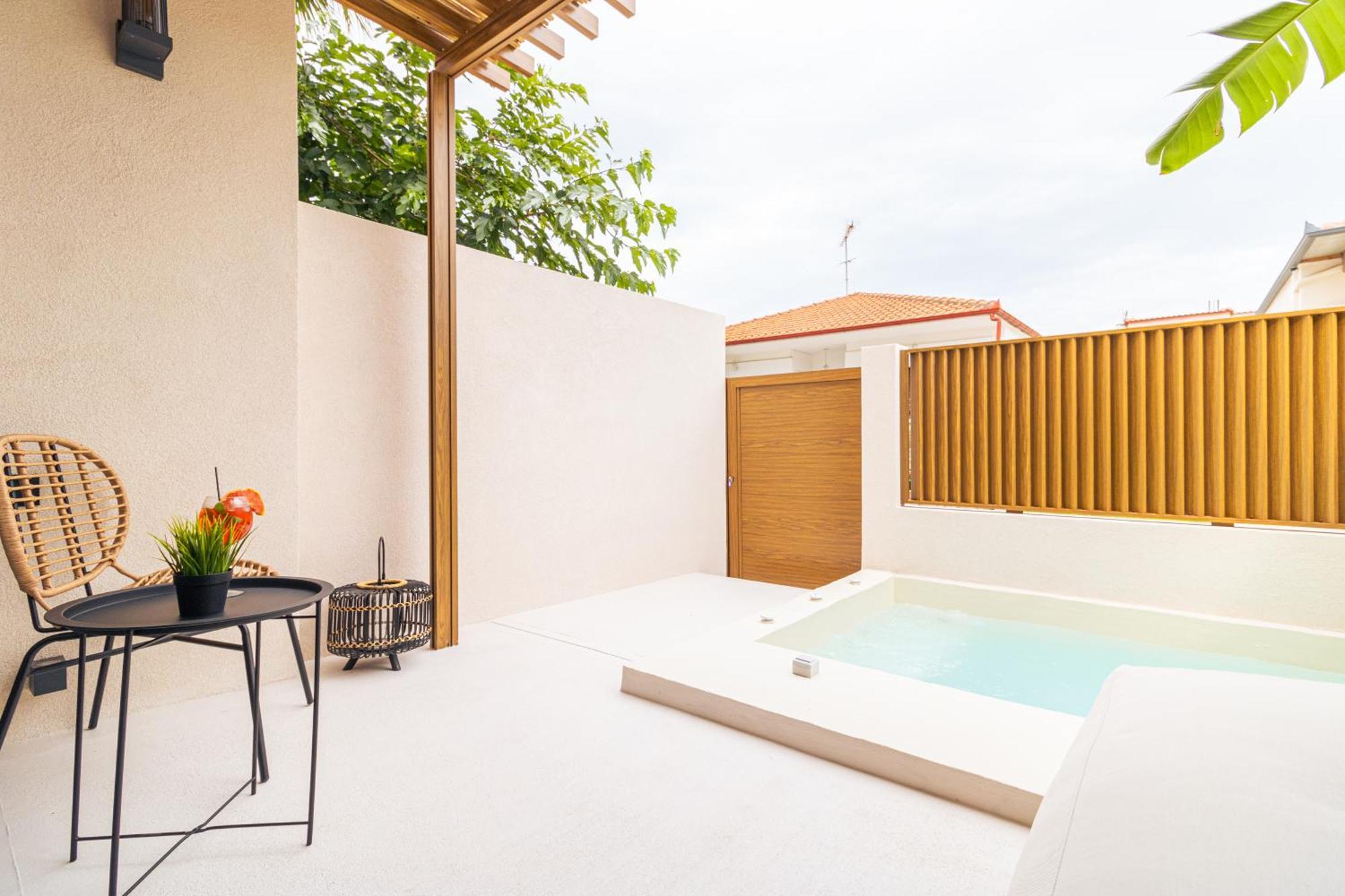 Adorno Private Suites Only Adults & Kids 12 Plus Vrasná エクステリア 写真